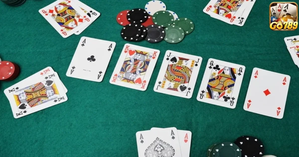 Bí quyết chia bài poker hiệu quả